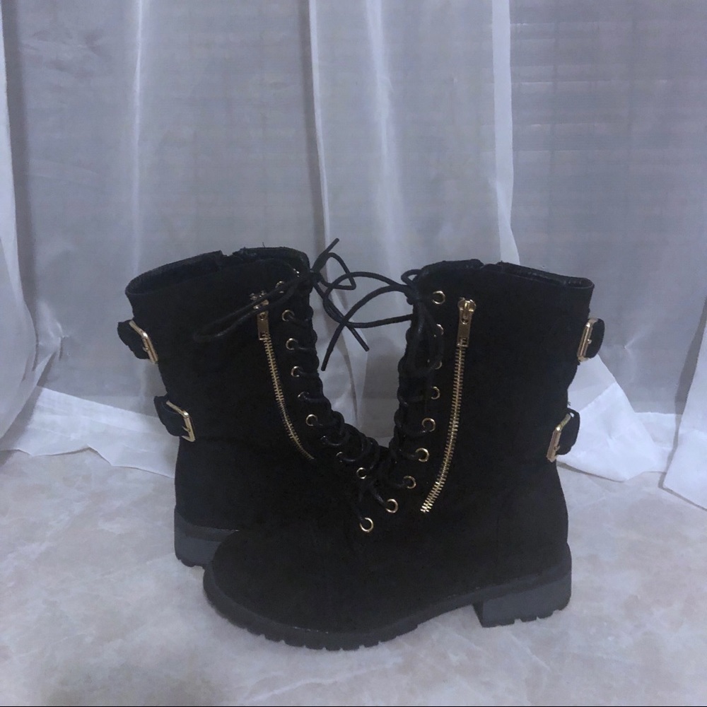 Forever women’s black lace up combat  boots size 7